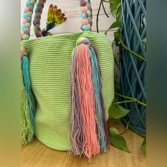 Cute Pastel Green Handwoven Tote Bag - Kawaii-Inspired Flirty Summer Bag - Picture 2 of 6